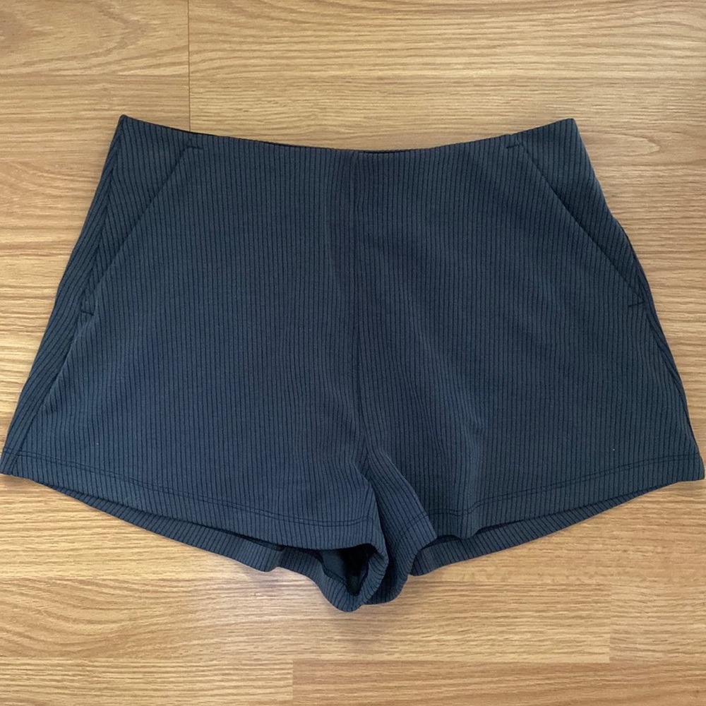 ❤️ Lululemon Ribbed Softstreme HR Short 2” Black Size 6 NWT